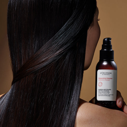Intenzivna obnavljalna emulzija proti razmršenim lasem L'Occitane in gladki temni lasje