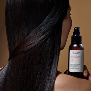 Intenzivna obnavljalna emulzija proti razmršenim lasem L'Occitane in gladki temni lasje