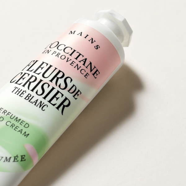 Parfumska krema za roke Fleurs de Cerisier Thé Blanc L'Occitane