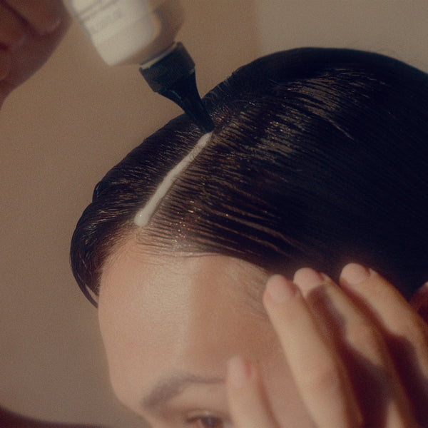 Micelarni šampon za predpranje lasišča - nanos na lasišče 