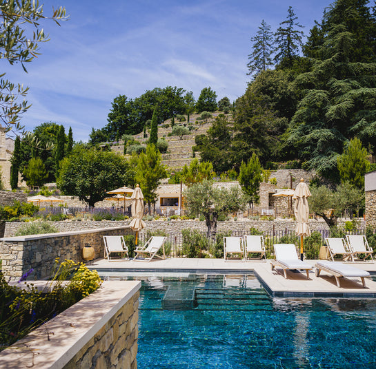 Bazen in terasa provansalske hiše - L'Occitane