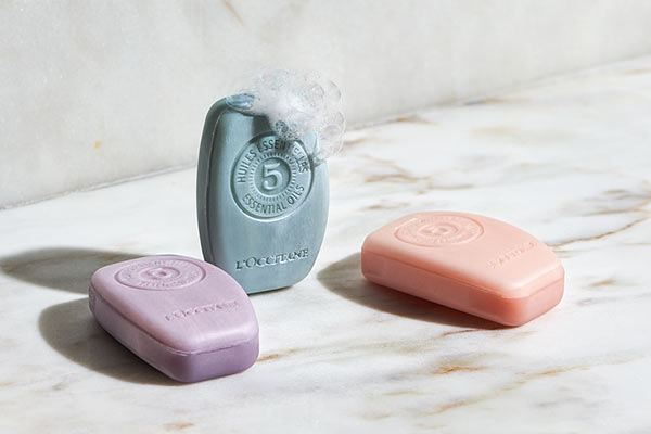 L’OCCITANE Intenzivni obnavljalni trdi šamponi 