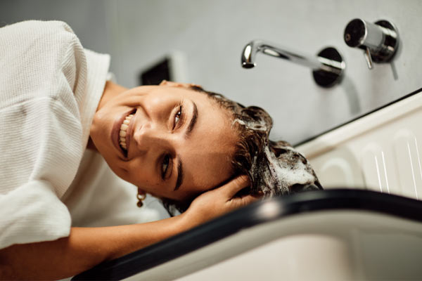 KAKO POTEKA UMIVANJE LAS S TRDIMI ŠAMPONI ZA LASE L’OCCITANE 