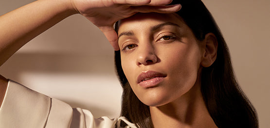 Ženska, ki si neguje obraz  - L'Occitane