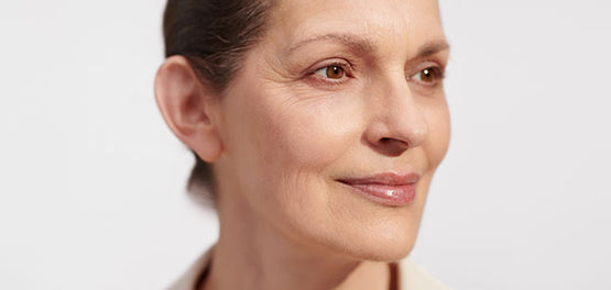 Ženski obraz z diskretnim make-upom – L’OCCITANE 