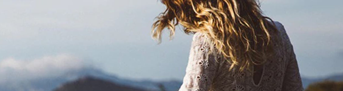 Ženska v beli obleli 