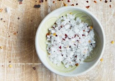 Skodelica zeliščne soli. 